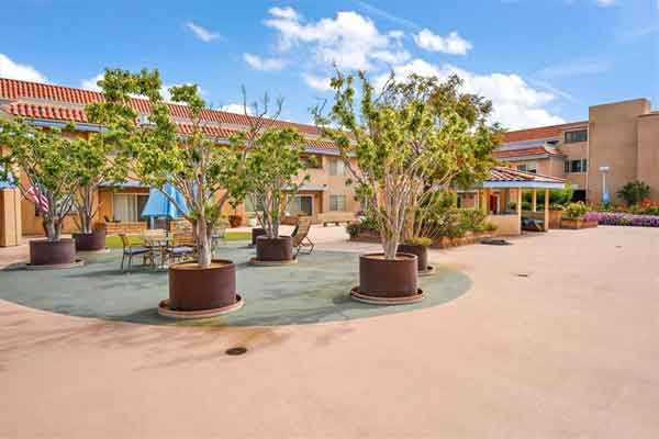 Sunset Gardens 55+ condos in Torrance jacuzzi